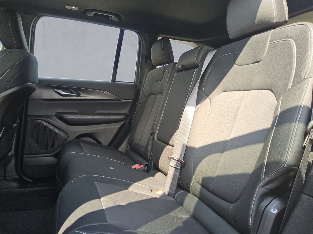 2025 Jeep Grand Cherokee GRAND CHEROKEE LAREDO X 4X2