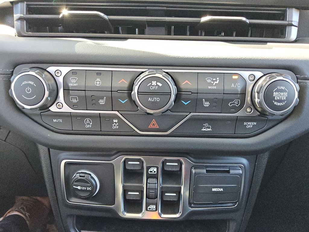 2026 Jeep Gladiator GLADIATOR SAHARA 4X4