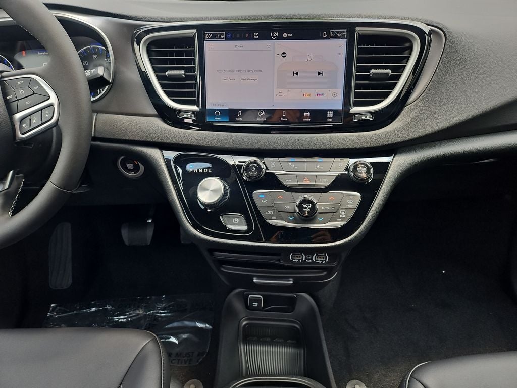 2025 Chrysler Voyager VOYAGER LX