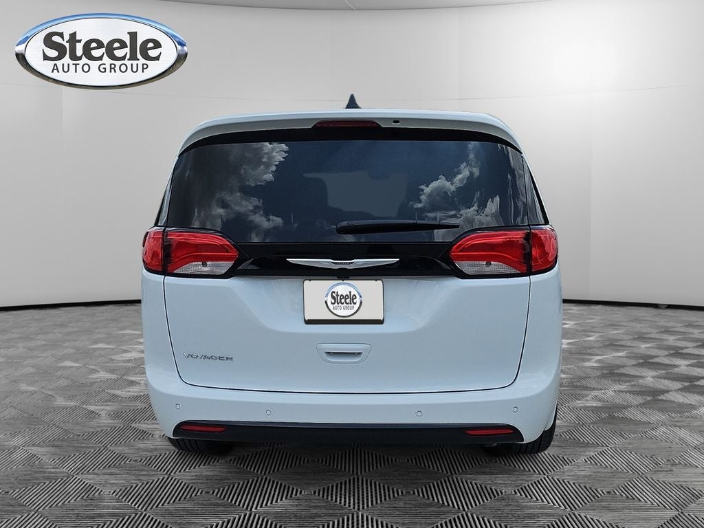 2025 Chrysler Voyager VOYAGER LX