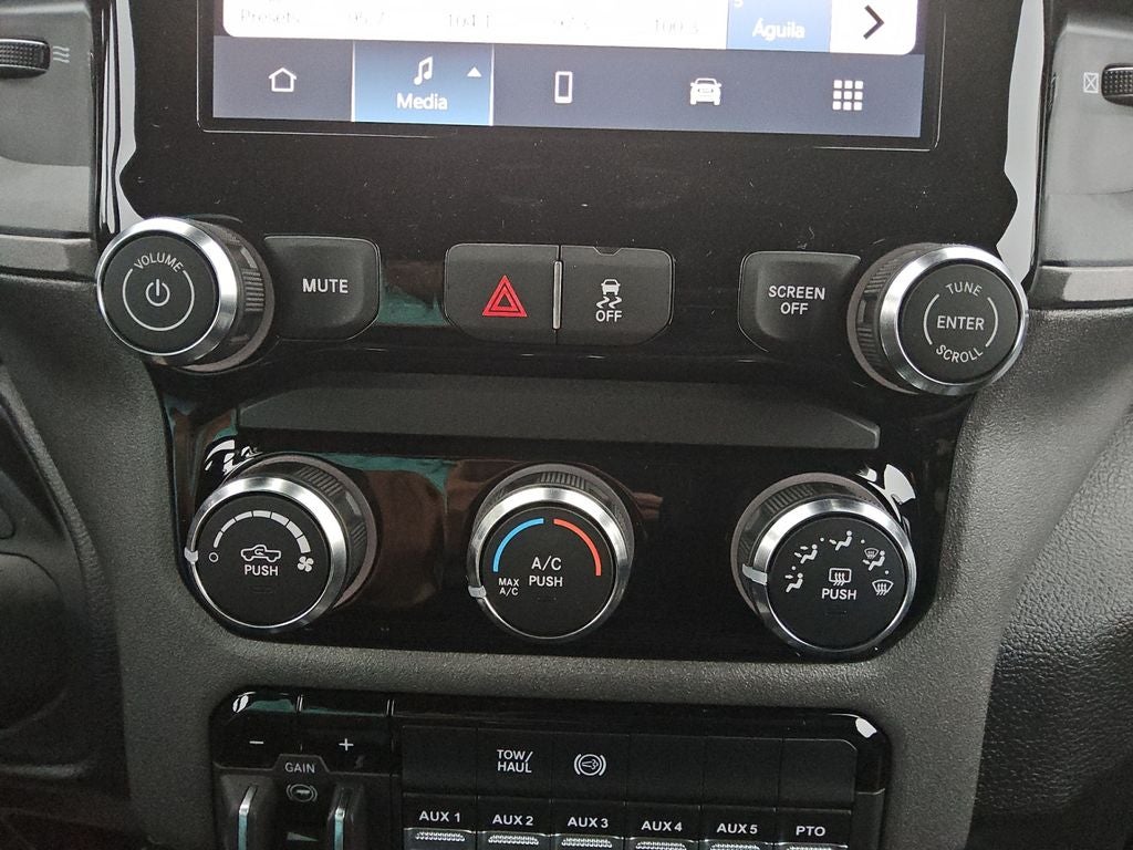 2026 RAM Ram 5500 Chassis Cab RAM 5500 TRADESMAN CHASSIS CREW CAB 4X4 84' CA