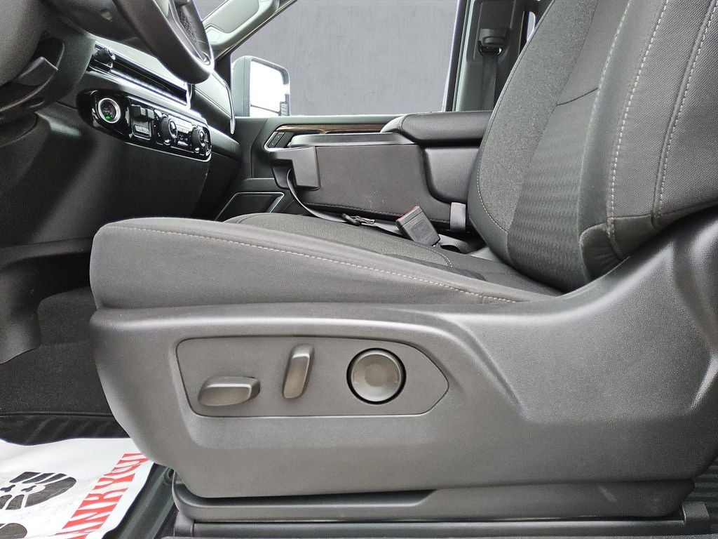 2025 GMC Sierra 1500 4WD Crew Cab Short Box SLT