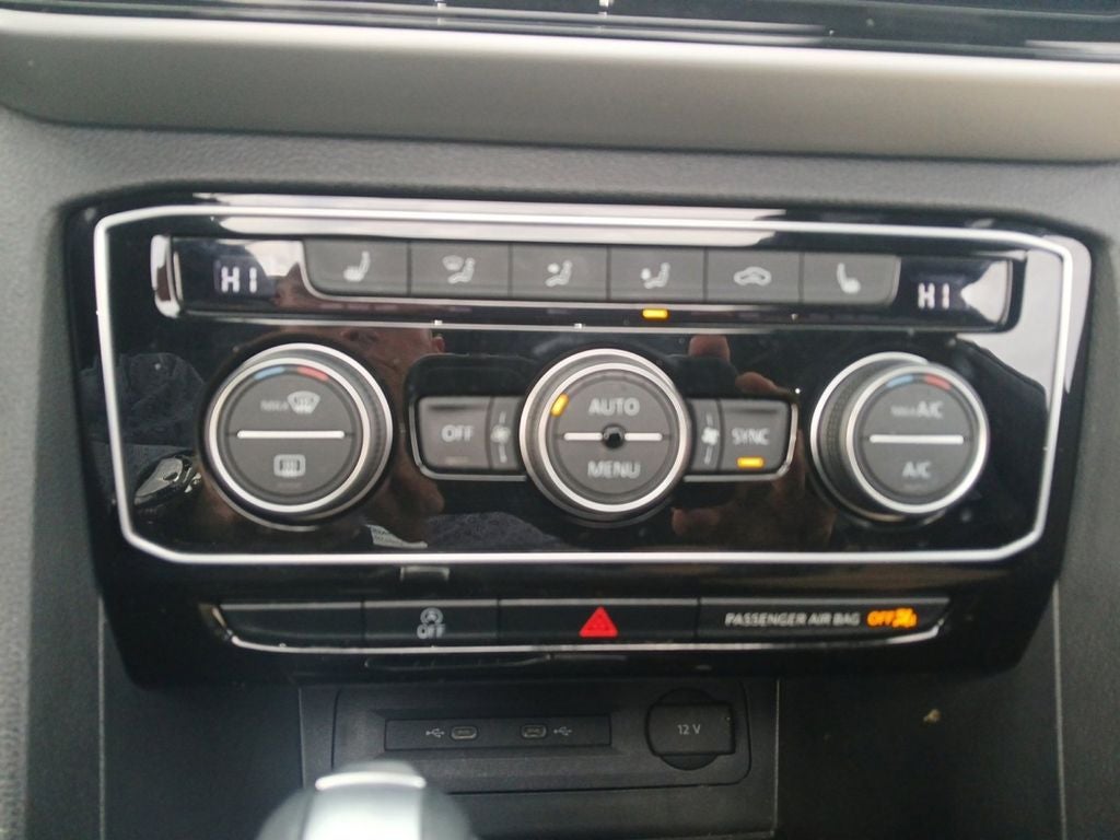 2023 Volkswagen Atlas Cross Sport 3.6L V6 SEL R-Line