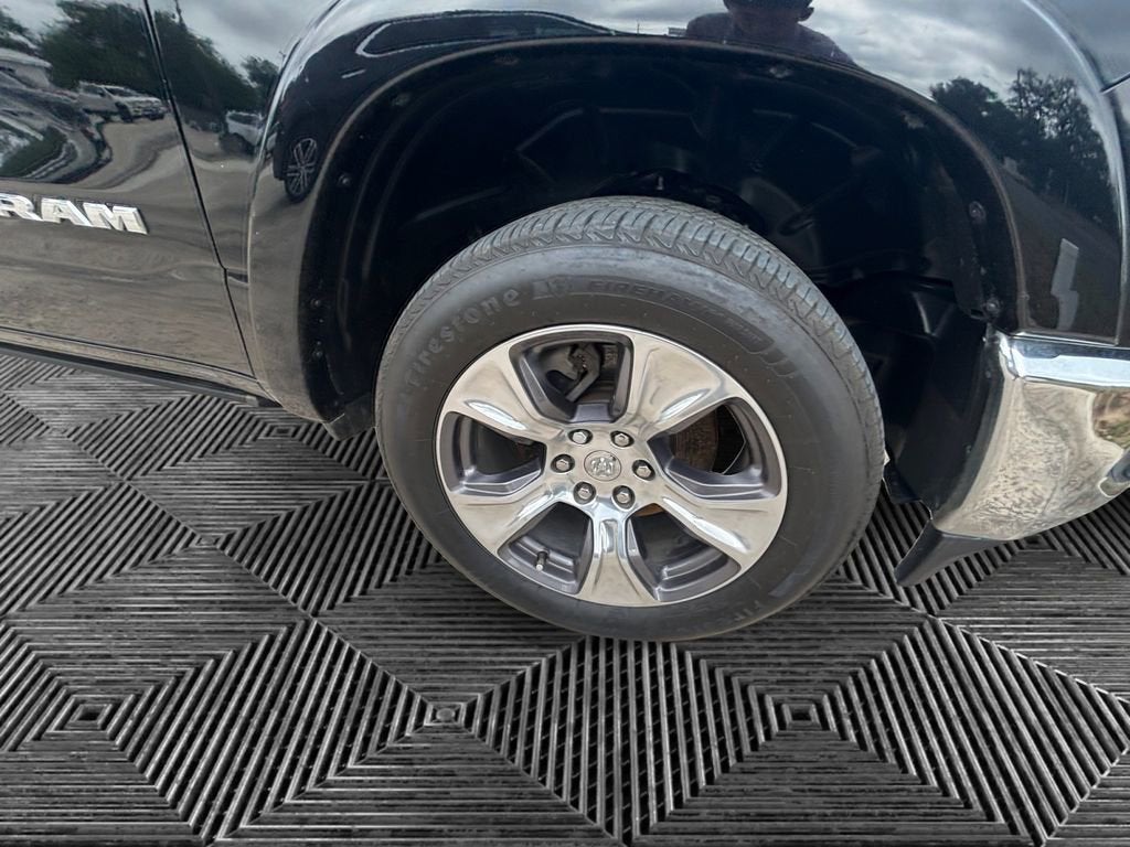 2020 RAM 1500 Laramie Crew Cab 4x4 5'7" Box