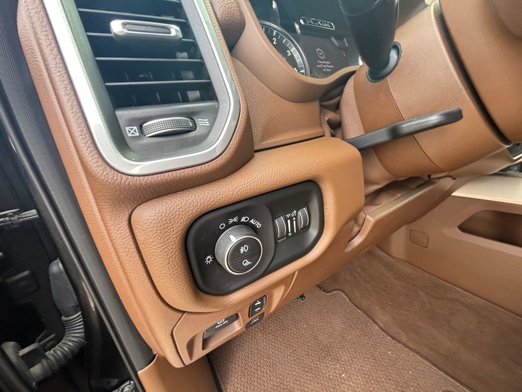 2020 RAM 1500 Laramie Crew Cab 4x4 5'7" Box