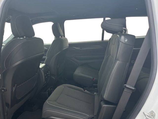 2025 Jeep Grand Cherokee GRAND CHEROKEE L LAREDO X 4X4