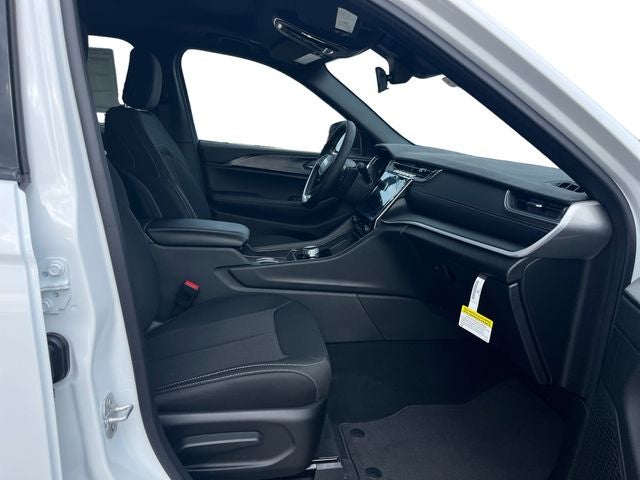 2025 Jeep Grand Cherokee GRAND CHEROKEE L LAREDO X 4X4