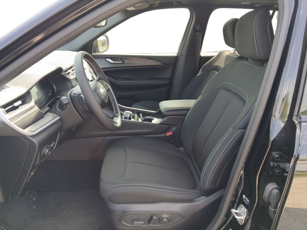 2024 Jeep Grand Cherokee GRAND CHEROKEE LAREDO X 4X2