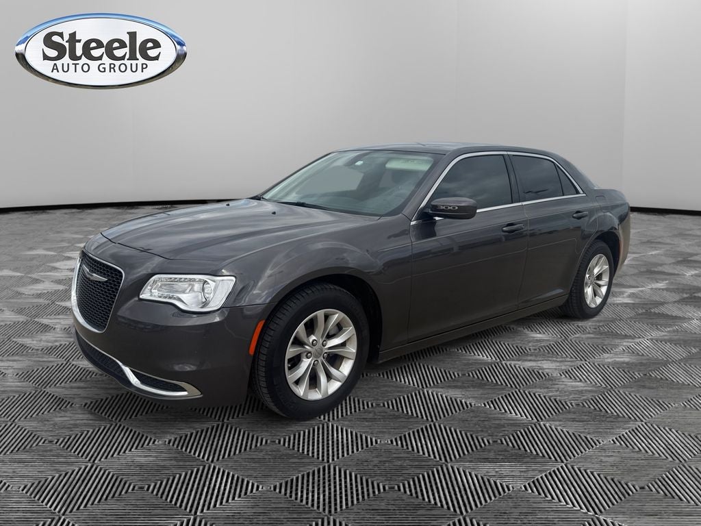 2023 Chrysler 300 Touring's photo